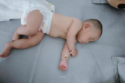 驻马店三个月宝宝抬头不稳